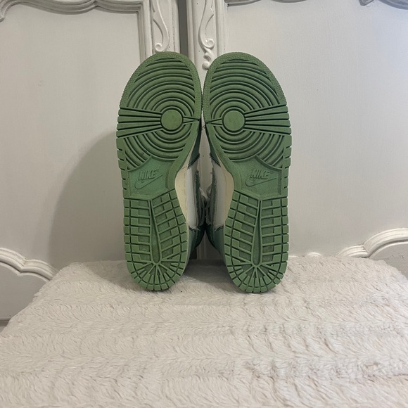 Nike 1998 Retro Denim Dunks - Picture 6 of 9